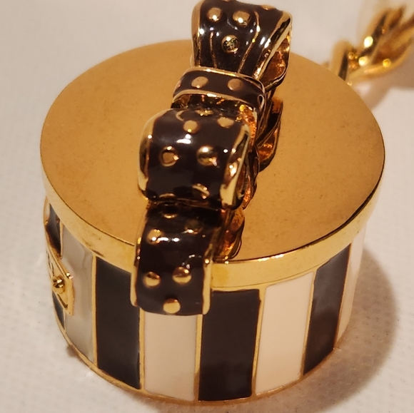 Henri bendel gold tone Hatbox keychain purse charm - Picture 4 of 7